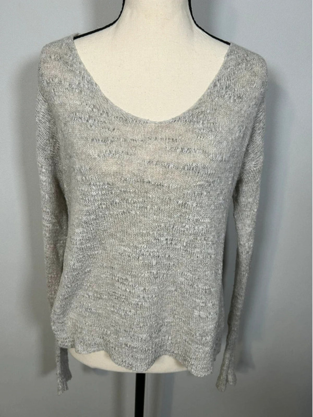 Hollister Gray Knit V-Neck Sweater XS/S Lightweight Pullover